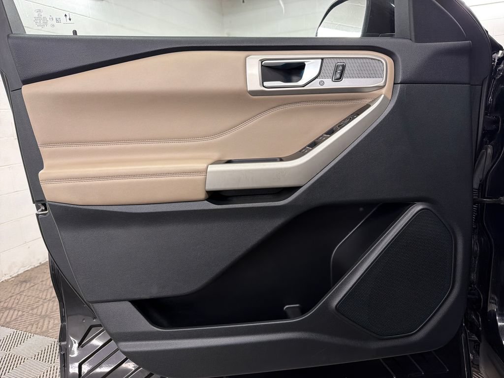 Certified 2023 Ford Explorer Limited AWD/4WD image 16