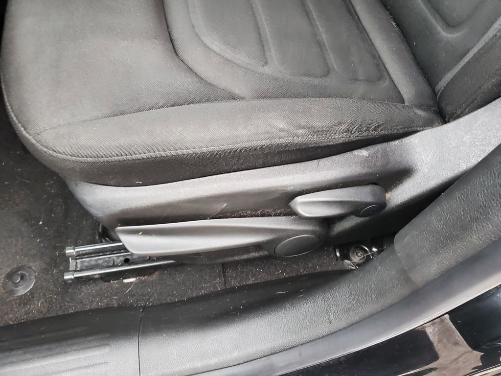 Used 2019 Jeep Renegade Latitude w/ Cold Weather Group image 14