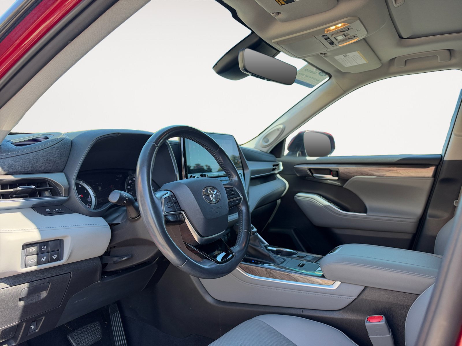Used 2021 Toyota Highlander Limited FWD image 9