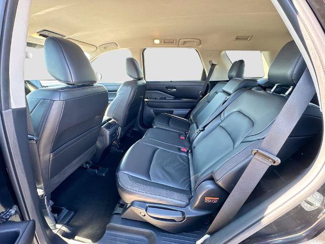Used 2023 Nissan Pathfinder SL AWD/4WD image 20