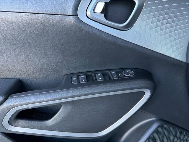 Used 2023 Kia Soul LX FWD image 11