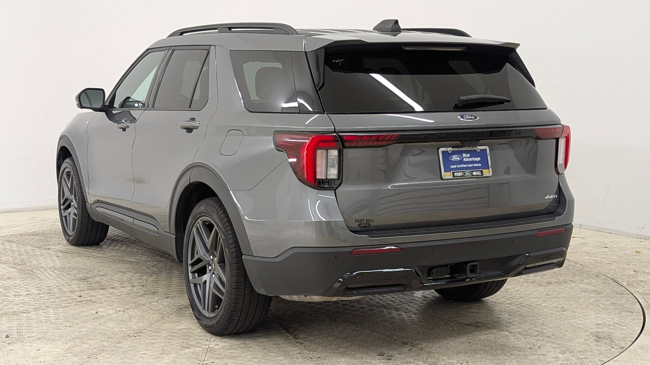 Certified 2025 Ford Explorer ST-Line w/ ST-Line Street Pack image 3