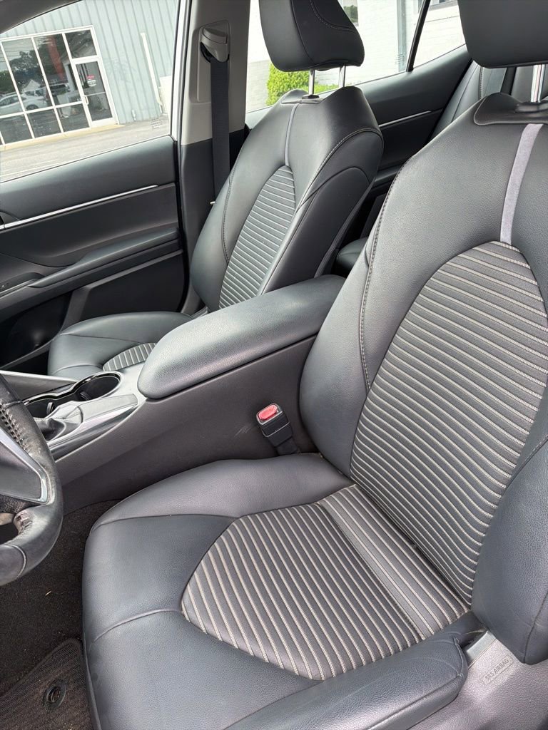 Used 2019 Toyota Camry SE FWD image 5