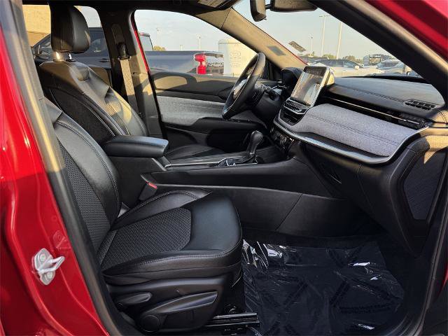 Used 2025 Jeep Compass Latitude image 19