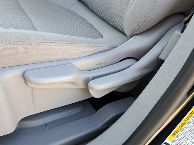 Used 2021 GMC Acadia SLE image 22