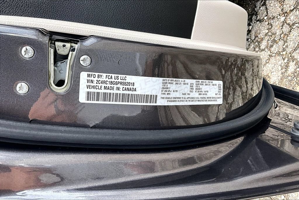 Used 2023 Chrysler Pacifica Touring-L FWD image 36