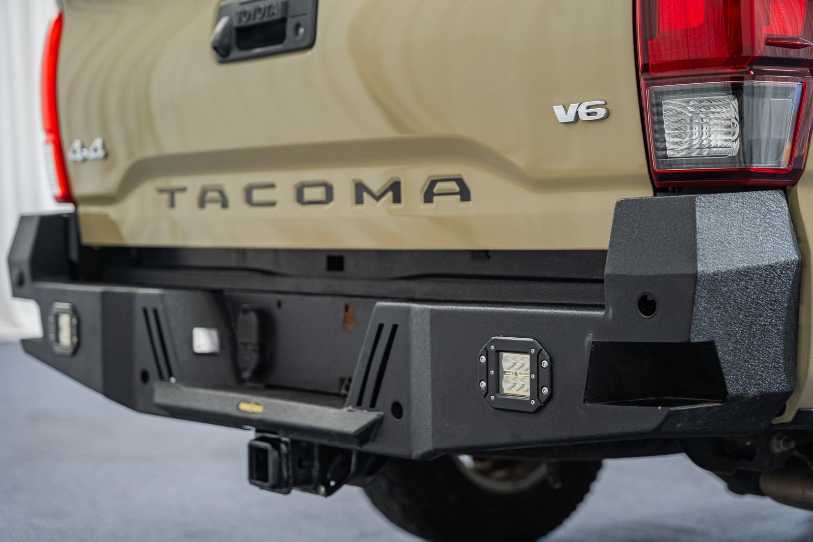 Used 2018 Toyota Tacoma SR5 AWD/4WD image 11