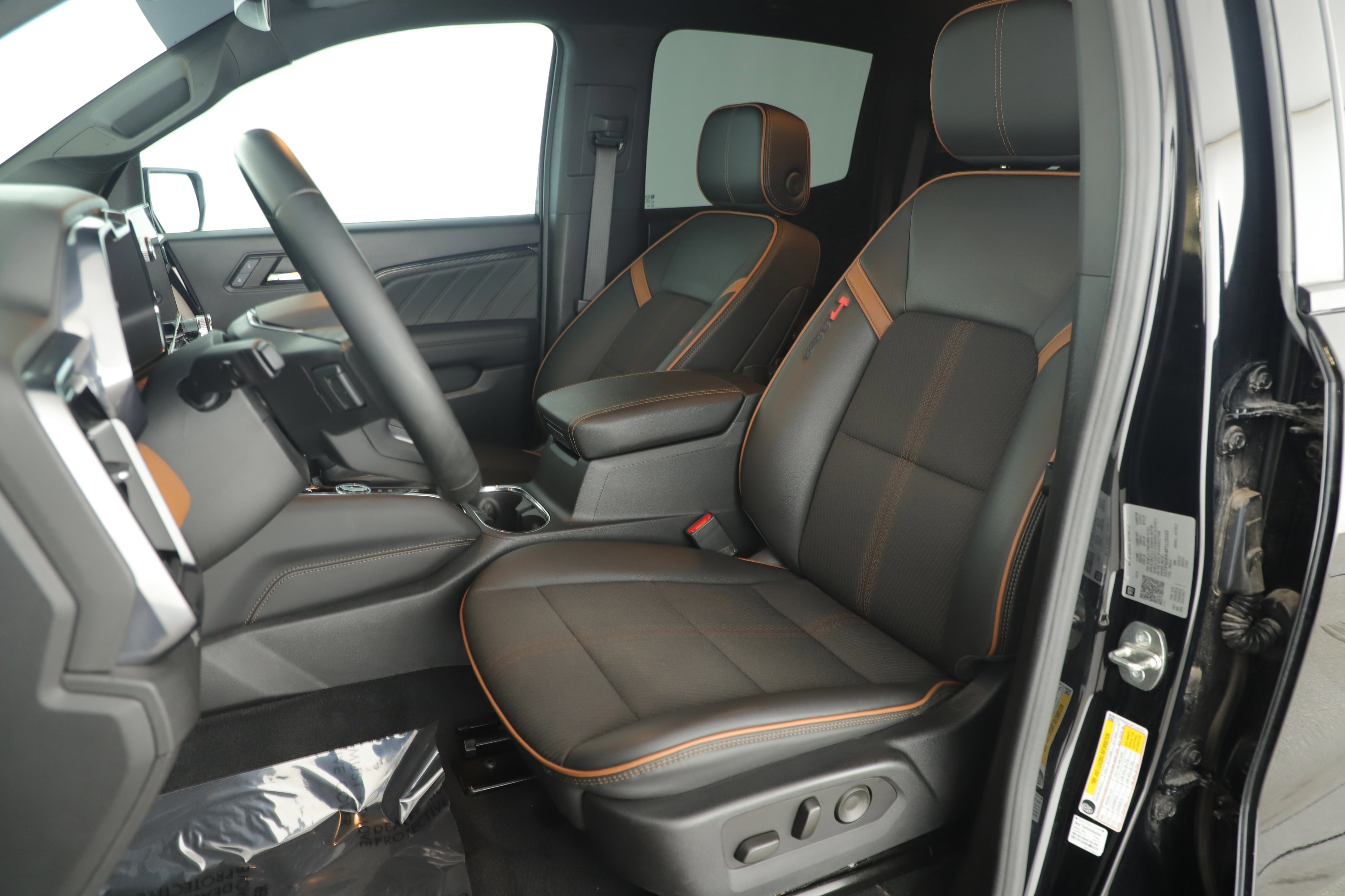 Used 2023 GMC Canyon AT4 w/ Technology Package image 11