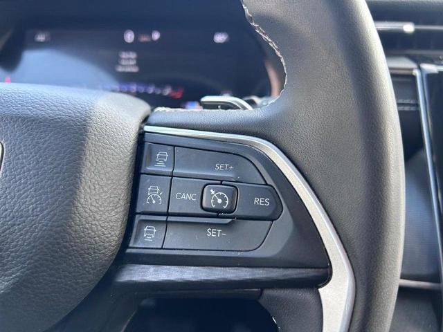 Used 2023 Jeep Grand Cherokee L Laredo image 15