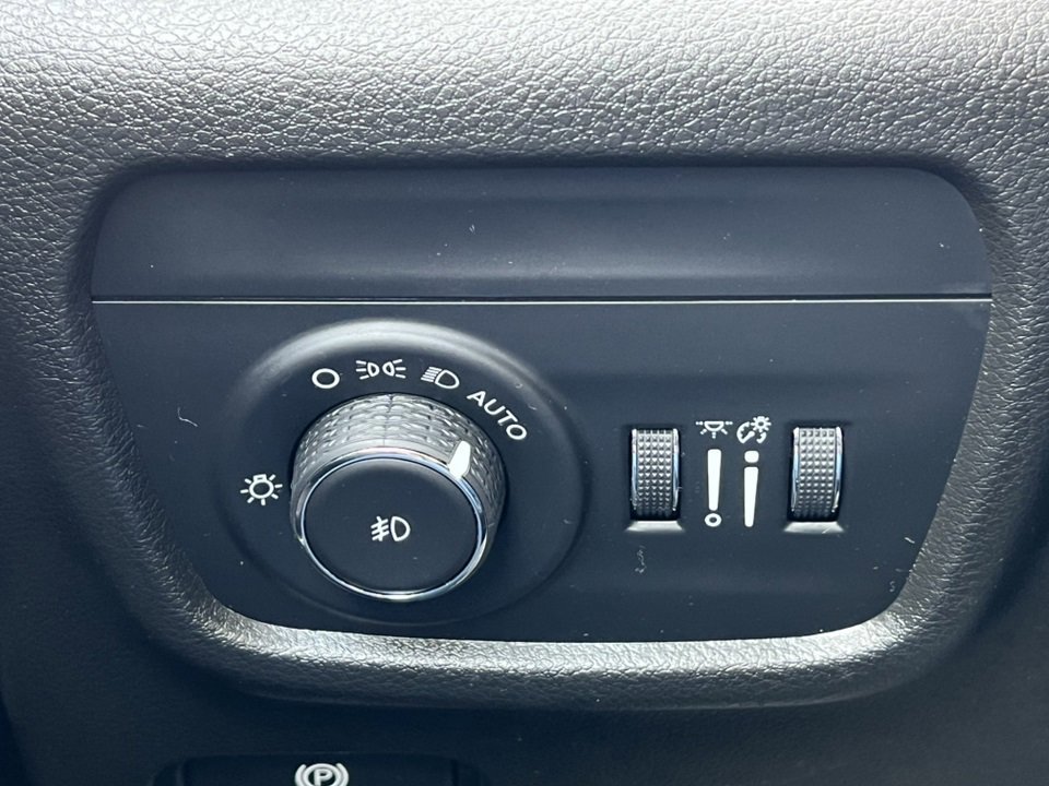 Used 2021 Jeep Grand Cherokee L Limited image 24