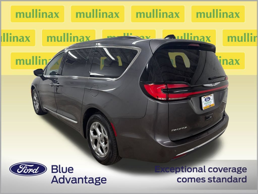 Used 2023 Chrysler Pacifica Limited FWD image 11