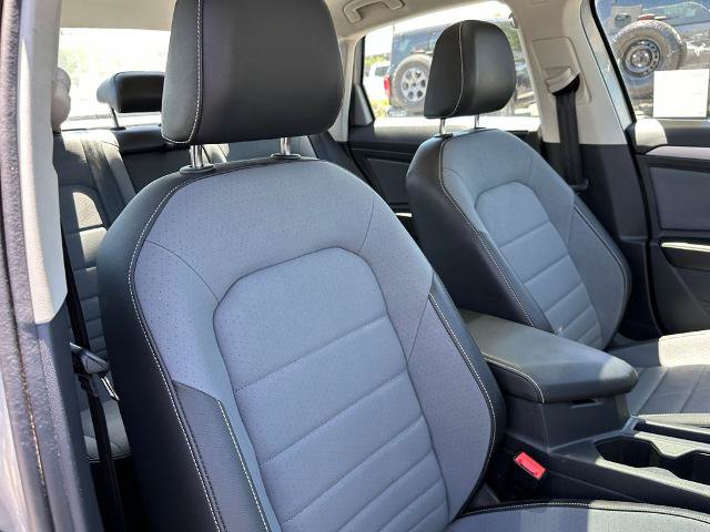 Used 2025 Volkswagen Jetta SE w/ Sunroof Package FWD image 18