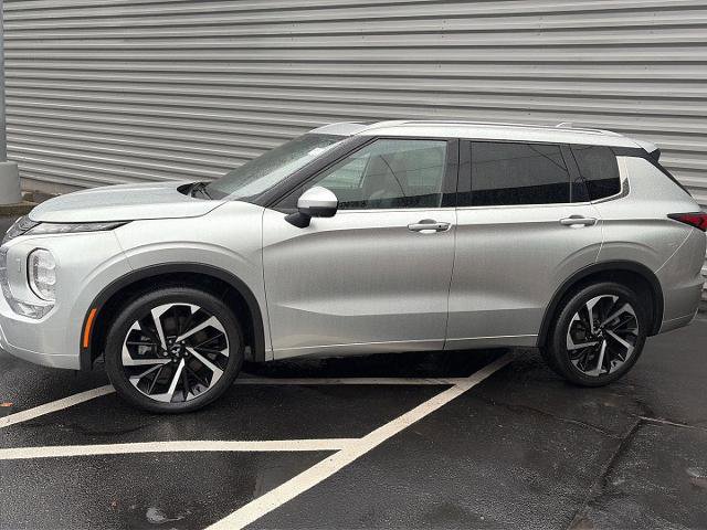 Used 2022 Mitsubishi Outlander SEL image 3