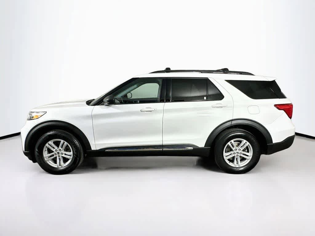 Certified 2021 Ford Explorer XLT w/ Equipment Group 202A AWD/4WD image 3