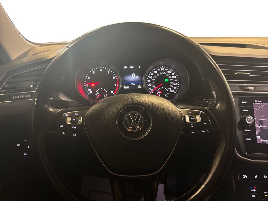 Used 2018 Volkswagen Tiguan SEL AWD/4WD image 29