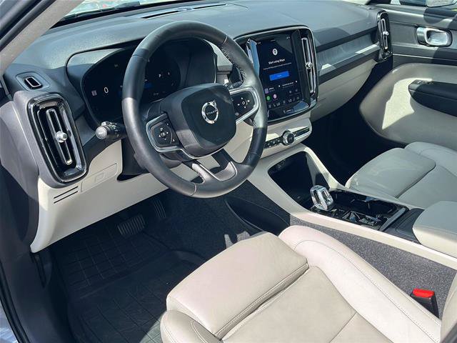 Used 2025 Volvo XC40 B5 Plus AWD/4WD image 9