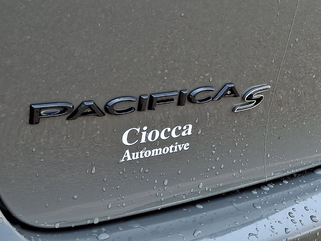 Used 2020 Chrysler Pacifica Touring-L w/ Advanced Safetytec Group AWD/4WD image 33