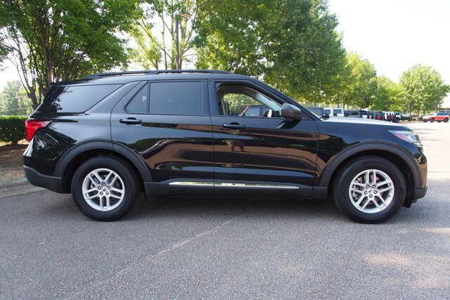 Certified 2025 Ford Explorer Active w/ Active Comfort Package RWD image 8