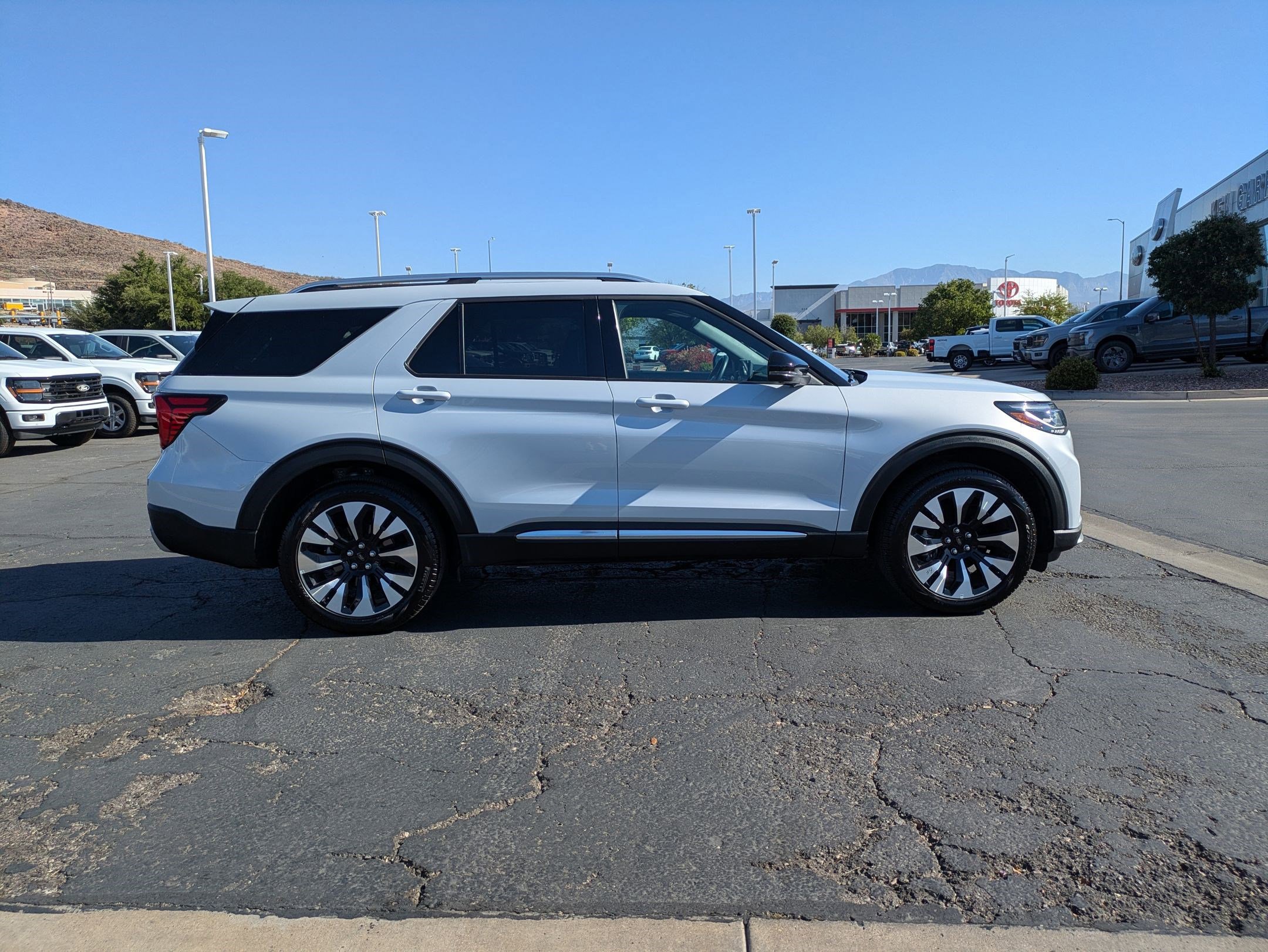 Certified 2026 Ford Explorer Platinum w/ LUX Leather Package AWD/4WD image 3