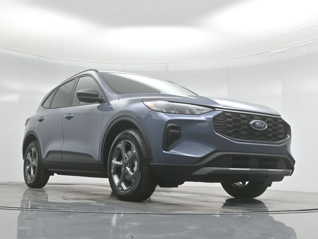 Certified 2025 Ford Escape ST-Line w/ Equipment Group 301A image 3