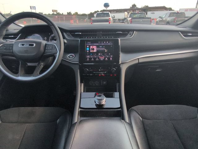 Used 2024 Jeep Grand Cherokee Altitude RWD image 15