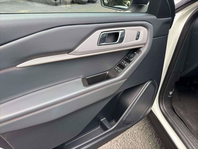 Certified 2025 Ford Explorer Active AWD/4WD image 17