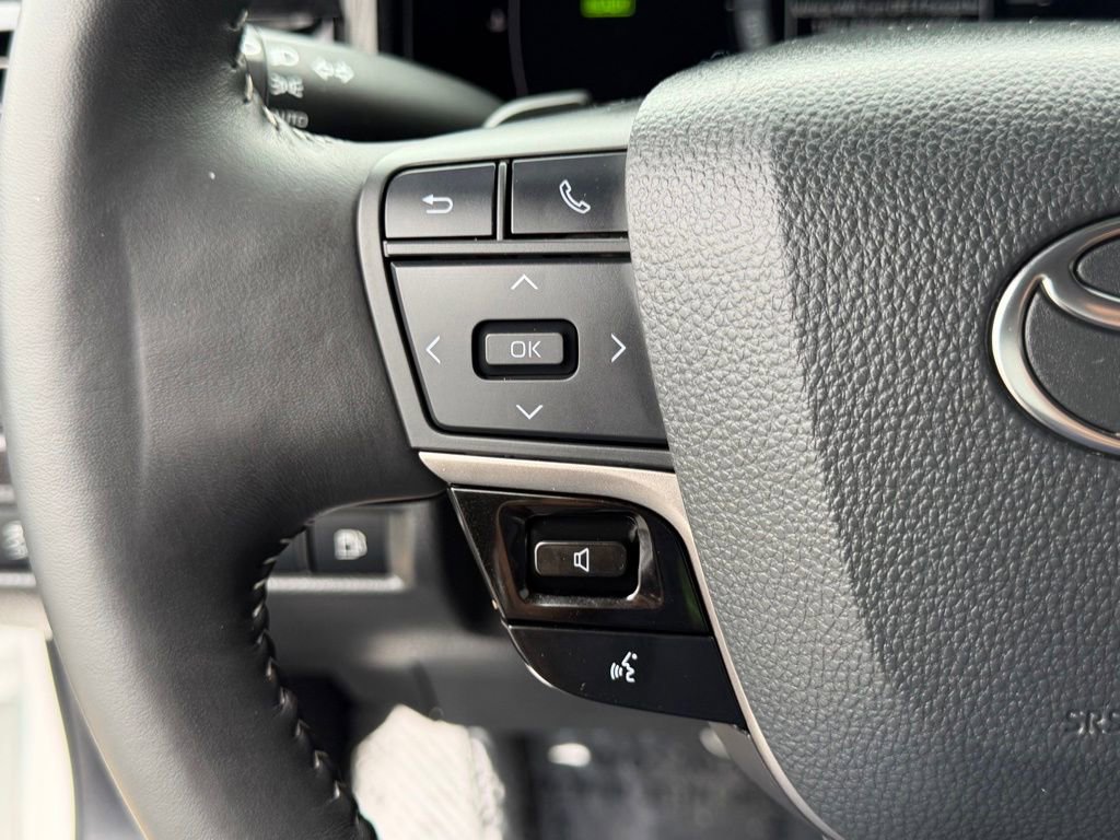 Used 2025 Toyota Camry SE w/ Convenience Package FWD image 26