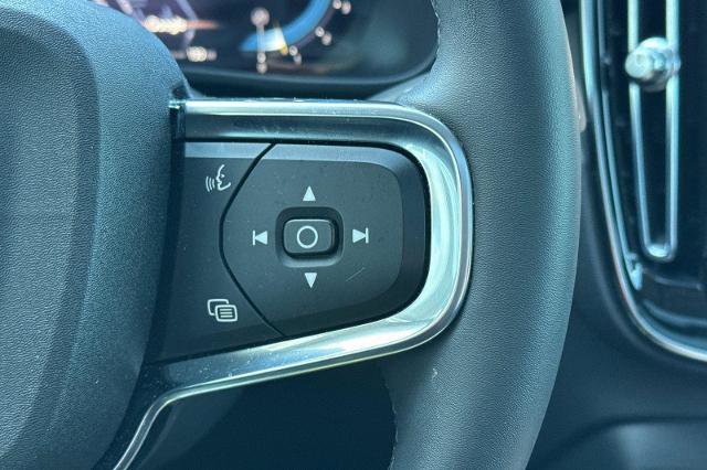 Used 2023 Volvo XC40 B5 Ultimate w/ Protection Package Premier image 22