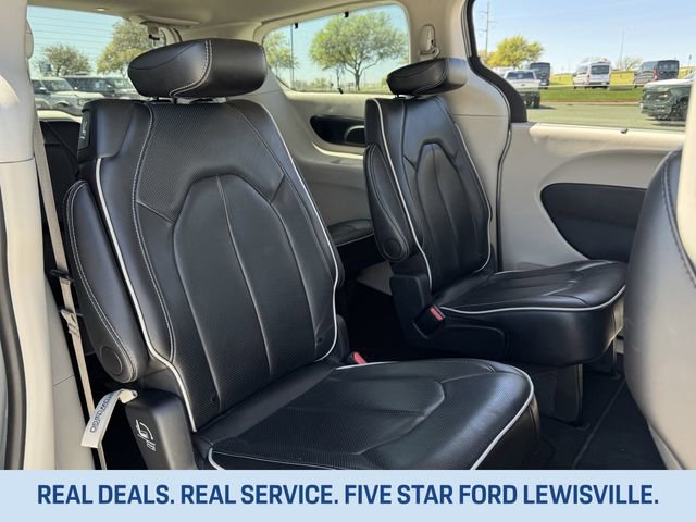 Used 2024 Chrysler Pacifica Limited image 29