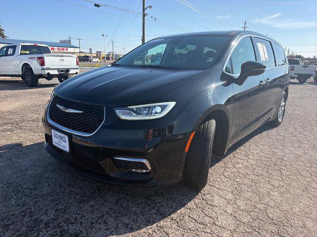 Used 2024 Chrysler Pacifica Touring-L FWD image 3