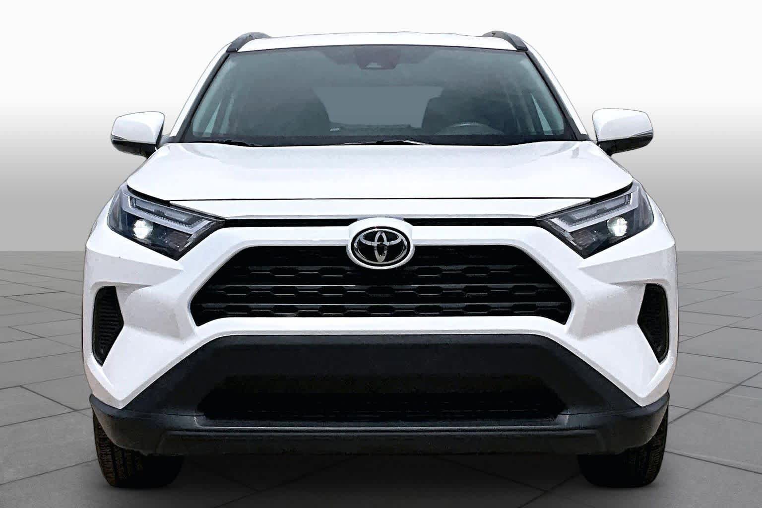 Used 2025 Toyota RAV4 XLE FWD image 4
