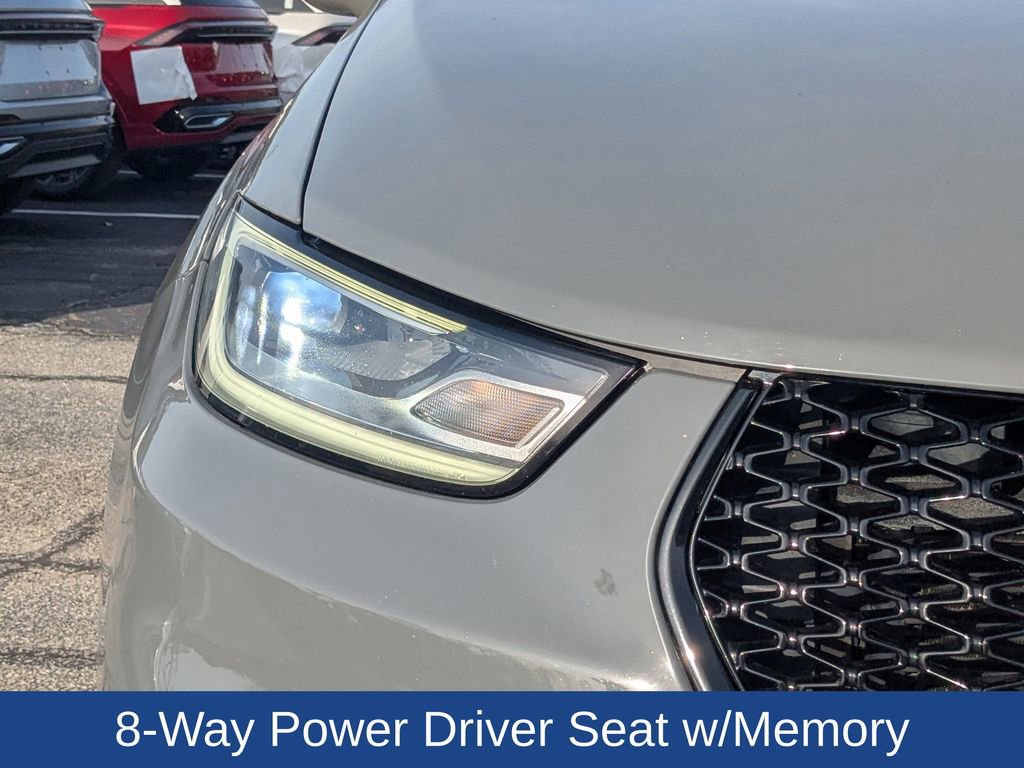 Used 2022 Chrysler Pacifica Touring-L image 10