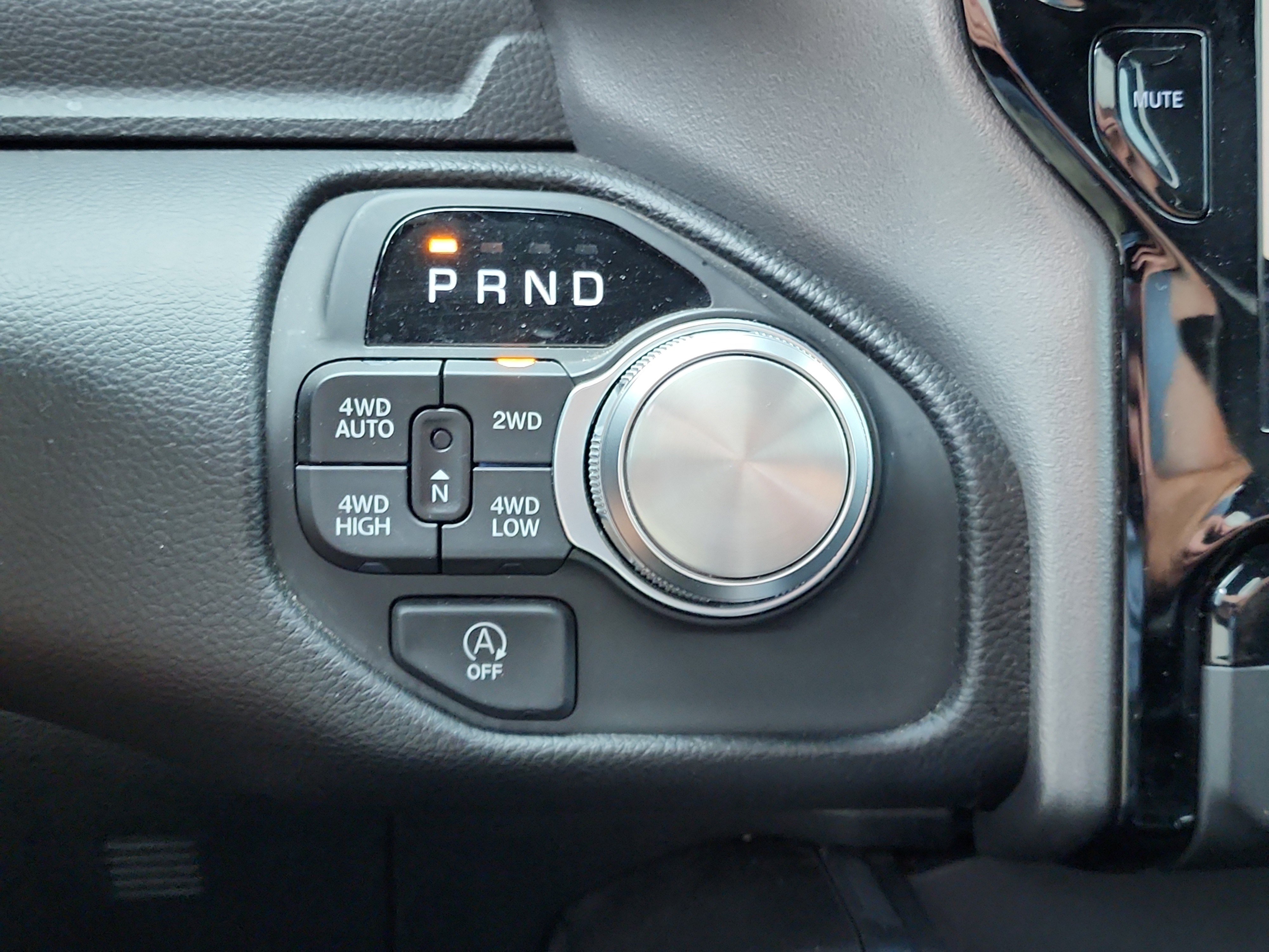 Used 2025 RAM 1500 Laramie image 30