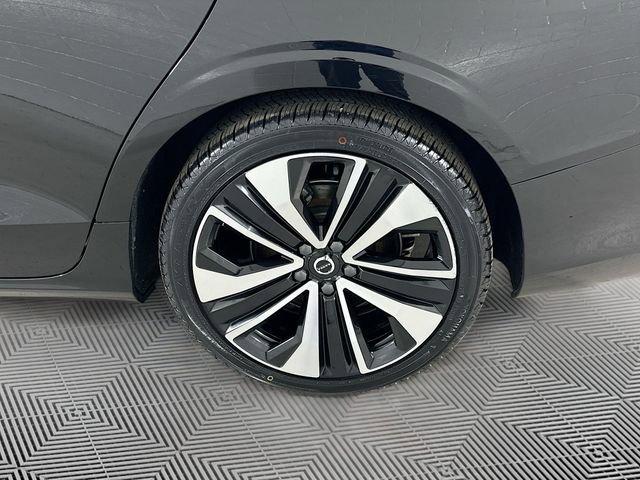 Used 2022 Volvo S60 B5 Momentum w/ Premium Package image 31