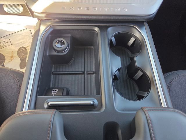 Certified 2025 Ford Expedition Active image 18