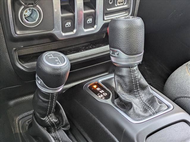 Used 2025 Jeep Wrangler Sport AWD/4WD image 15