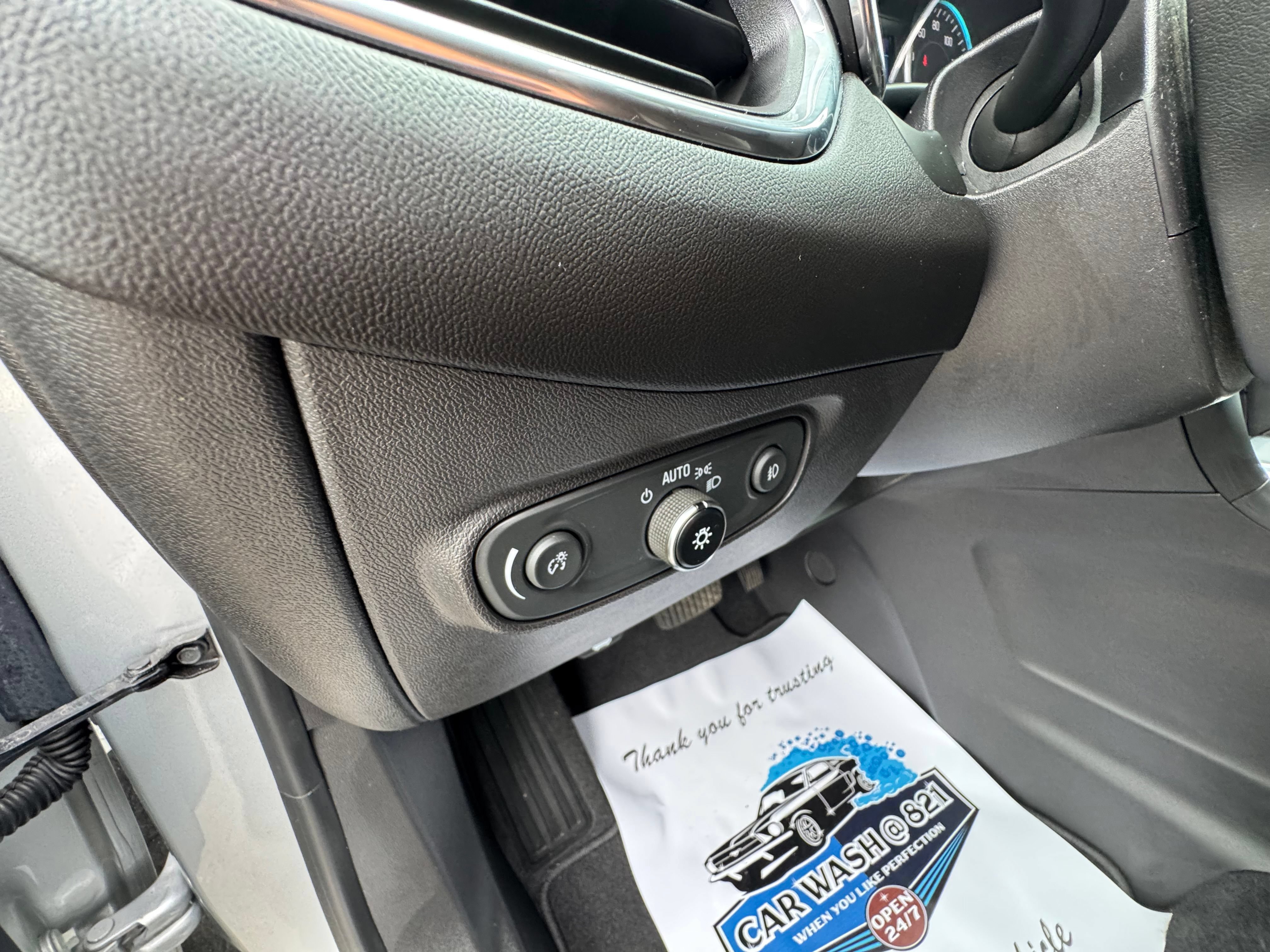 Used 2020 Chevrolet Equinox LT FWD image 30