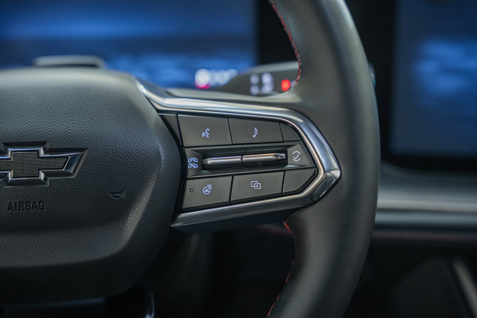 Used 2025 Chevrolet Suburban RST w/ Advanced Technology Package image 35