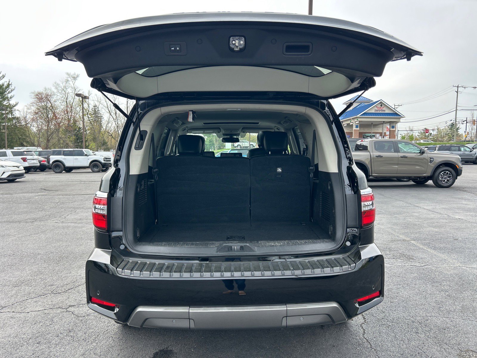 Used 2022 Nissan Armada SL image 14