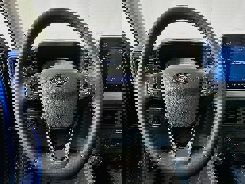 Certified 2025 Ford Maverick Lariat w/ Black Appearance Package image 18