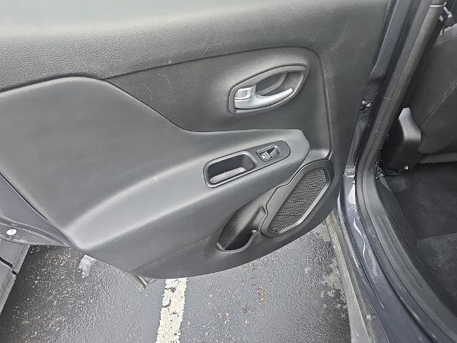 Used 2023 Jeep Renegade Latitude image 11