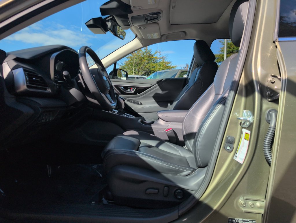 Used 2025 Subaru Outback Touring XT AWD/4WD image 5
