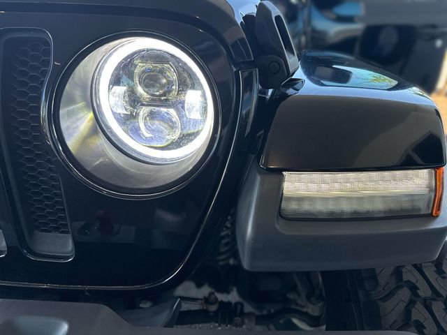 Used 2018 Jeep Wrangler Unlimited Sahara AWD/4WD image 9