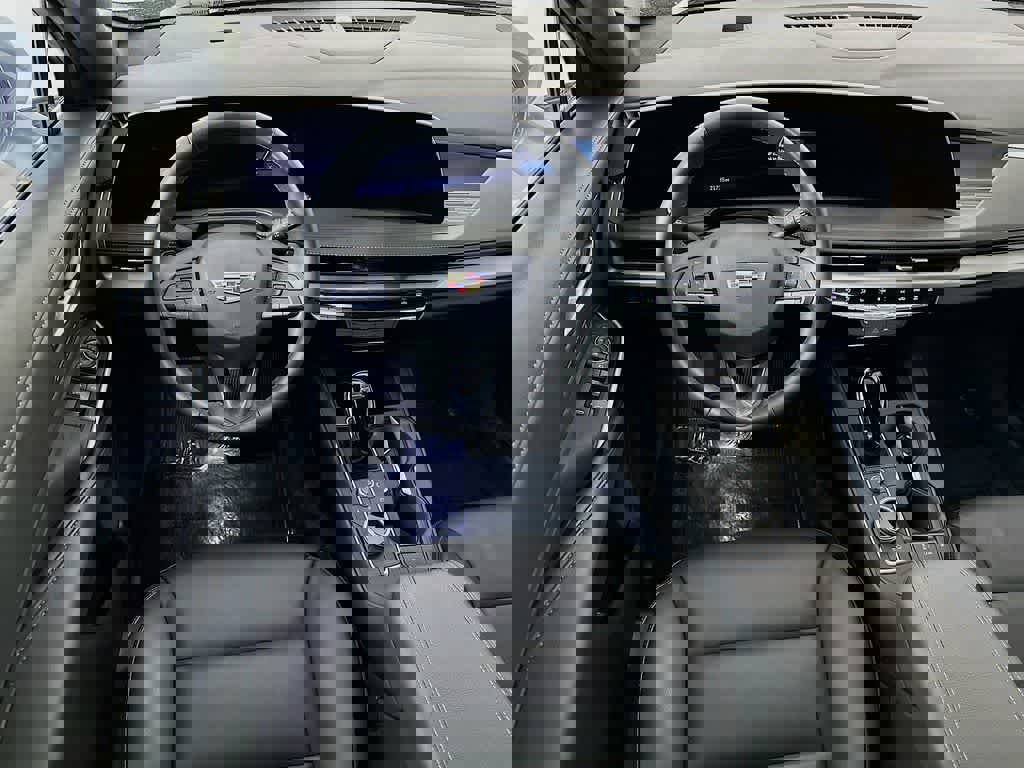 Used 2025 Cadillac XT4 Premium Luxury image 13