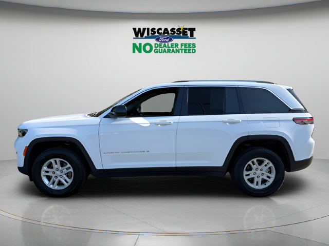 Used 2023 Jeep Grand Cherokee Laredo AWD/4WD image 2
