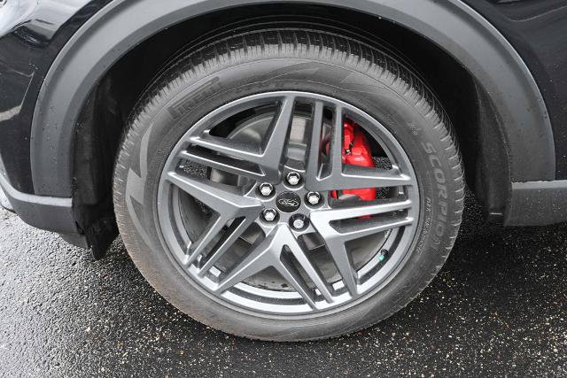 Certified 2025 Ford Explorer ST-Line w/ ST-Line Street Pack AWD/4WD image 16