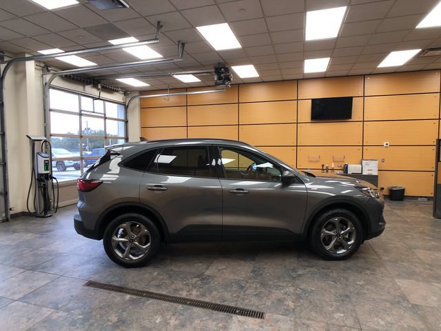 Certified 2025 Ford Escape ST-Line AWD/4WD image 8