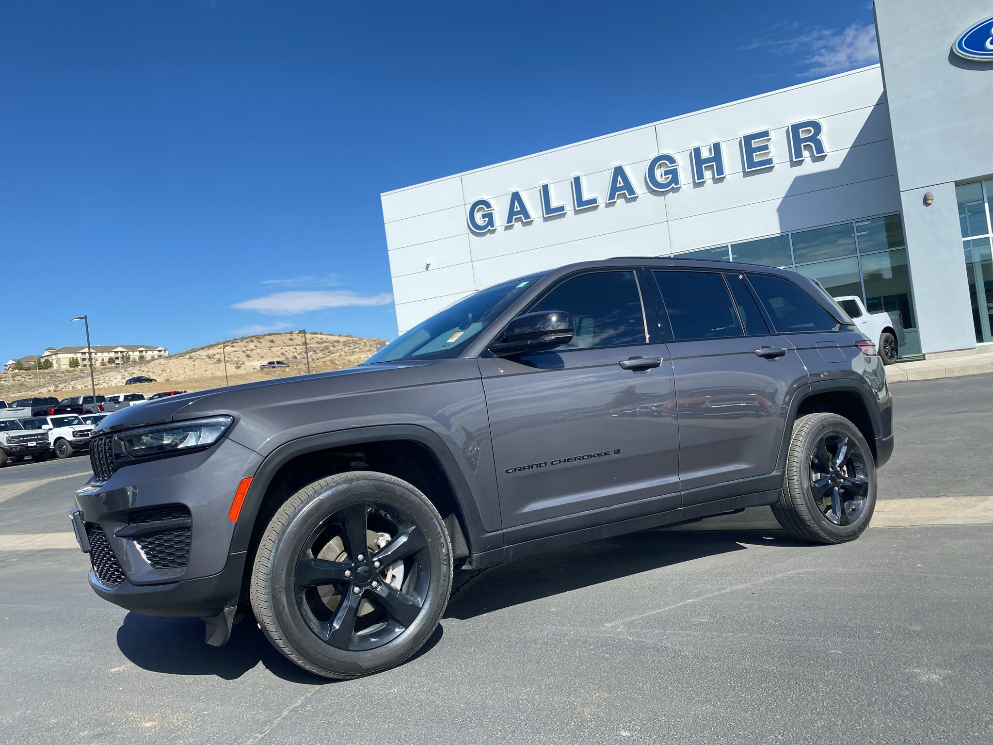 Used 2023 Jeep Grand Cherokee Altitude AWD/4WD image 1