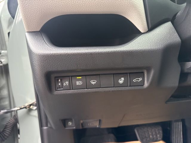 Used 2021 Toyota RAV4 XLE Premium image 19