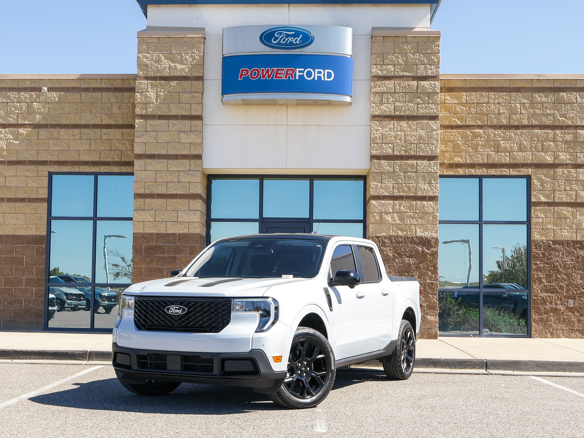 Certified 2025 Ford Maverick Lariat w/ Black Appearance Package AWD/4WD image 2